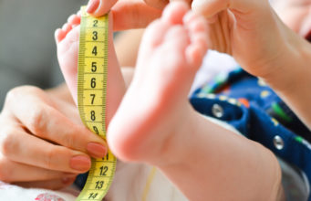 Baby girls’ growth chart: 0 to 12 months Baby girls' growth chart 0 to 12 months